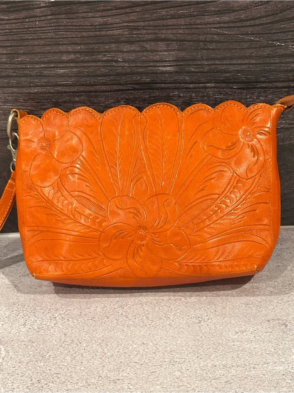 Leaders in Leather Orange Hand Tooled Floral Wristlet Clutch Bag Paraguay